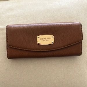 AUTHENTIC Michael Kors Slim Flap Wallet